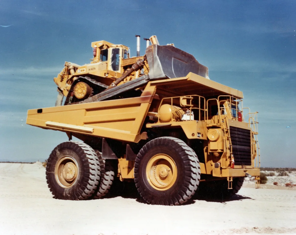 1990s heavy construction equipment — the era of compact machinery and environmental regulations